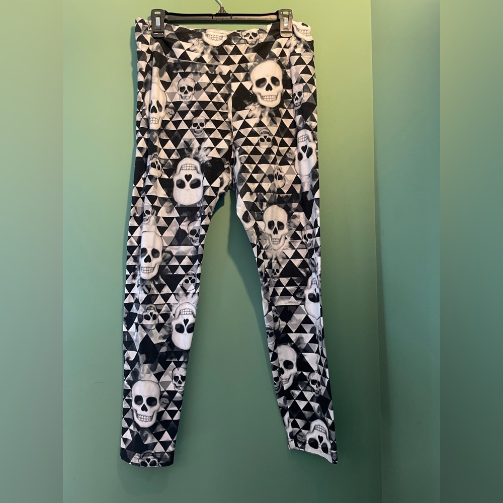 - 🎃 No boundaries ladies/teen size XL 17 skull leggings